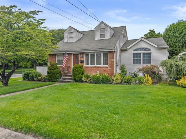 84 Charles Street, Mineola NY 11501