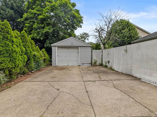 84 Charles Street, Mineola NY 11501