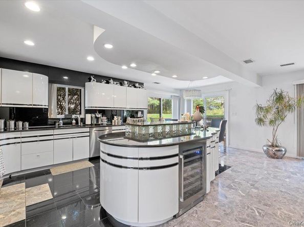 54 Northgate Circle, Melville NY 11747