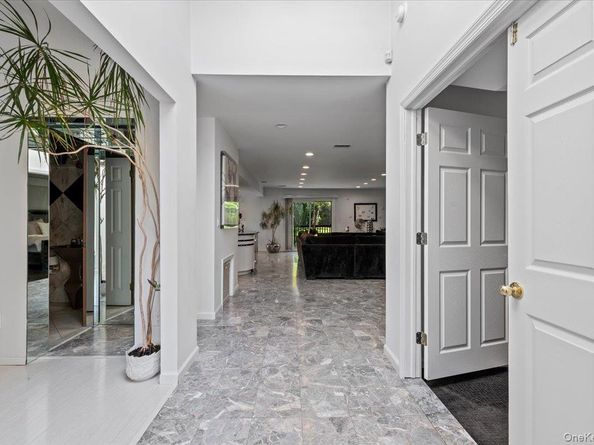 54 Northgate Circle, Melville NY 11747