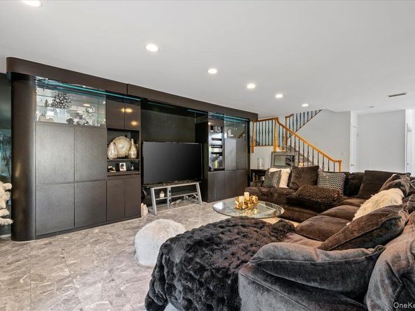 54 Northgate Circle, Melville NY 11747