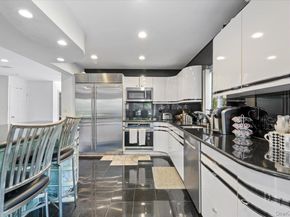 54 Northgate Circle, Melville NY 11747