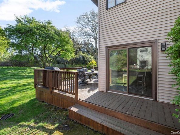 54 Northgate Circle, Melville NY 11747
