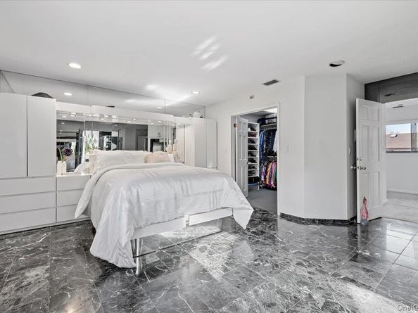 54 Northgate Circle, Melville NY 11747