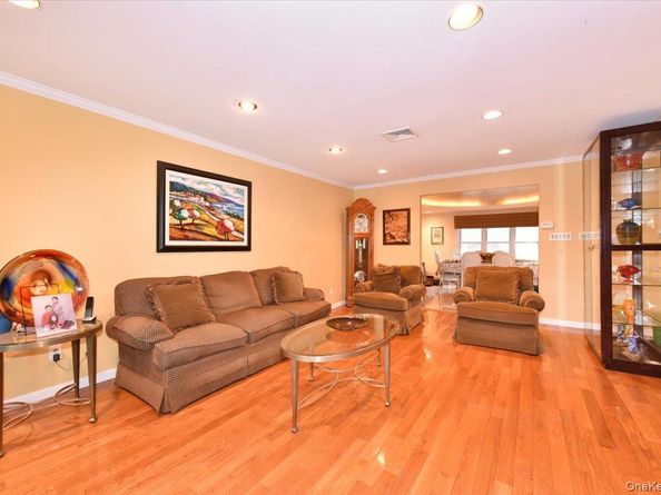 748 Sherwood Street, North Woodmere NY 11581