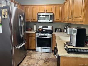 4 Fox Path, Coram NY 11727