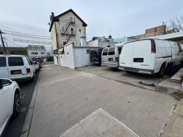 20-23 College Point Boulevard, Flushing NY 11356