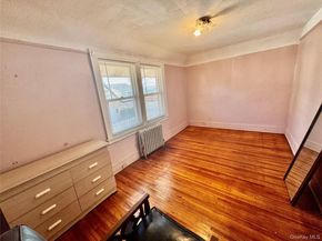 4 Highland Court, Far Rockaway NY 11691