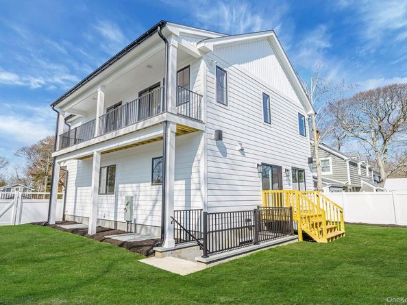 405 S Oakwood Drive, Laurel NY 11948