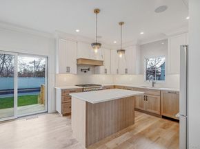 405 S Oakwood Drive, Laurel NY 11948