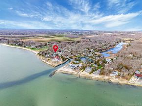 405 S Oakwood Drive, Laurel NY 11948