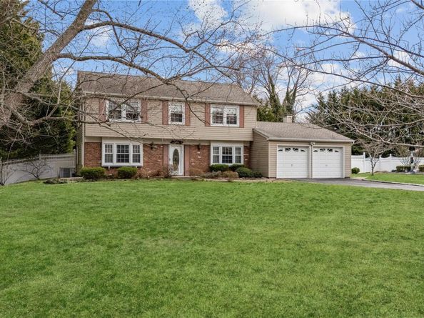 3 Split Rail Lane, East Setauket NY 11733