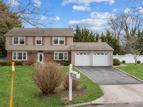 3 Split Rail Lane, East Setauket NY 11733