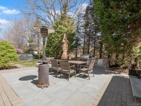 2 Memas Court, Dix Hills NY 11746