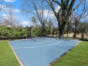 2 Memas Court, Dix Hills NY 11746