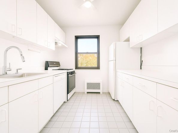 7 Terrace 3H, Great Neck NY 11021