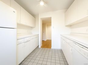 7 Terrace 3H, Great Neck NY 11021