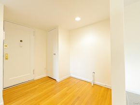 7 Terrace 3H, Great Neck NY 11021