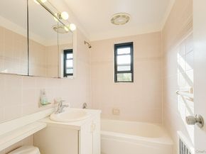 7 Terrace 3H, Great Neck NY 11021