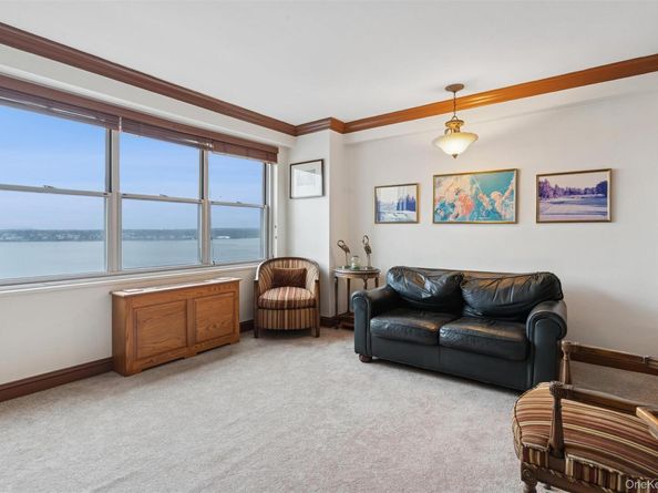 17-85 215th Street 15M, Bayside NY 11360