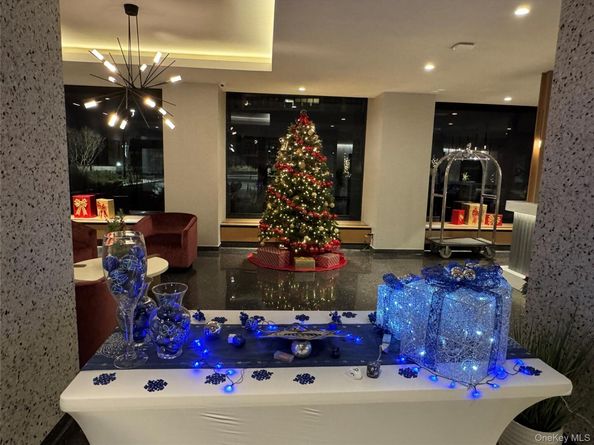 17-85 215th Street 15M, Bayside NY 11360