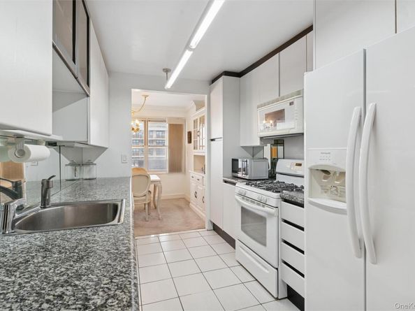 17-85 215th Street 15M, Bayside NY 11360