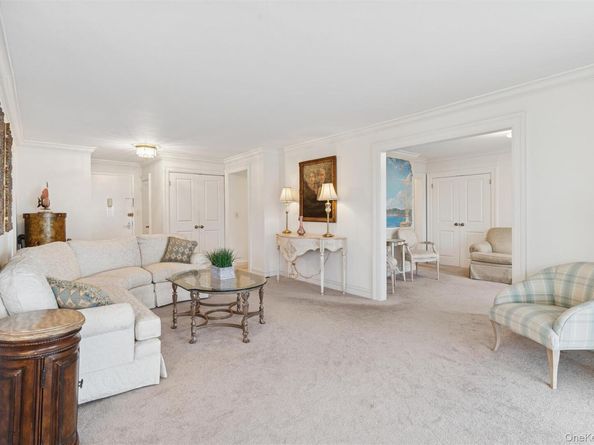 17-85 215th Street 15M, Bayside NY 11360