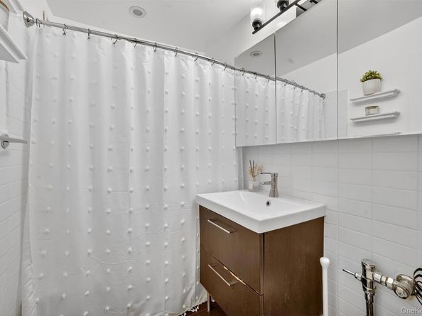 6495 Broadway 5R, Bronx NY 10471