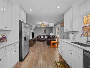 19 Barnwell Lane, Stony Brook NY 11790