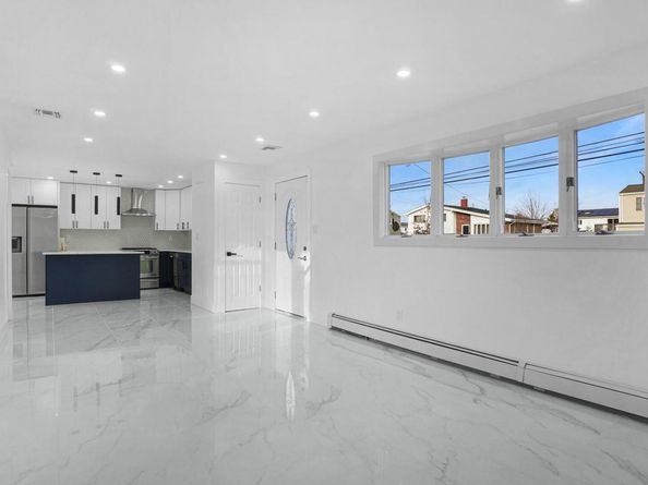 300 W 21st Street, Deer Park NY 11729