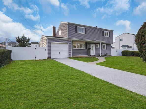 300 W 21st Street, Deer Park NY 11729