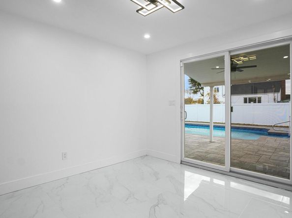 300 W 21st Street, Deer Park NY 11729