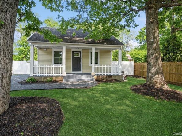 1075 Waverly Avenue, Holtsville NY 11742