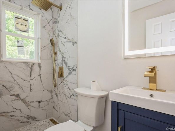 1075 Waverly Avenue, Holtsville NY 11742