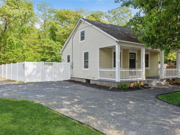 1075 Waverly Avenue, Holtsville NY 11742