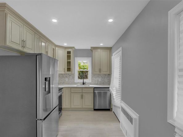 852 Smith Street, Uniondale NY 11553