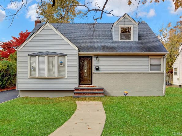 852 Smith Street, Uniondale NY 11553