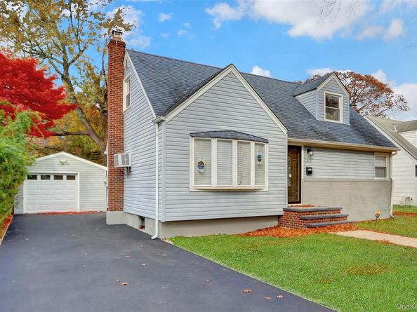 852 Smith Street, Uniondale NY 11553