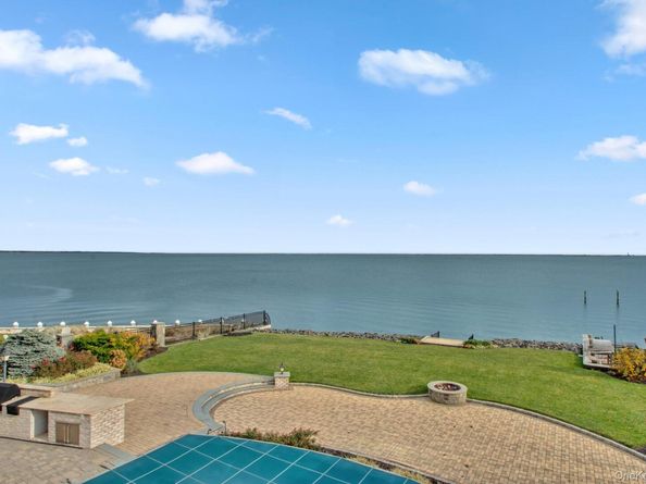 Undisclosed Address #936337, West Islip NY 11795