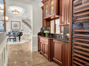 Undisclosed Address #936337, West Islip NY 11795