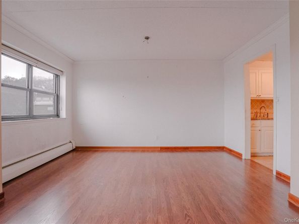 100 Diplomat Drive 8M, Mount Kisco NY 10549