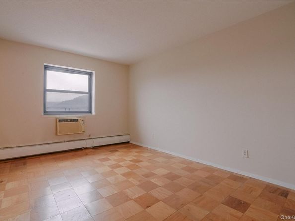 100 Diplomat Drive 8M, Mount Kisco NY 10549