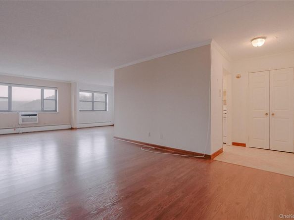 100 Diplomat Drive 8M, Mount Kisco NY 10549