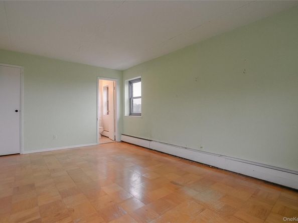 100 Diplomat Drive 8M, Mount Kisco NY 10549