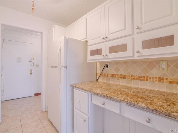 100 Diplomat Drive 8M, Mount Kisco NY 10549