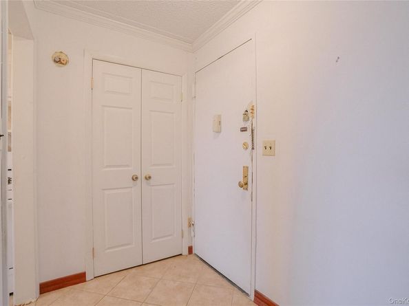 100 Diplomat Drive 8M, Mount Kisco NY 10549