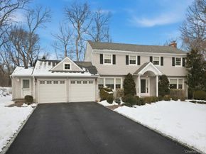 41 Edcris Lane, Huntington NY 11743