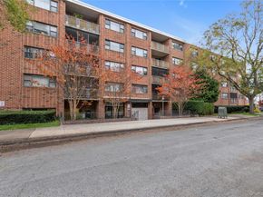 100 Clinton 2N, Mineola NY 11501