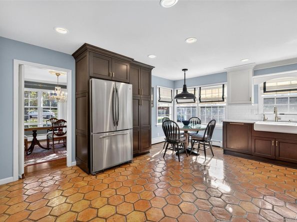 7 Shore Road, Manhasset NY 11030