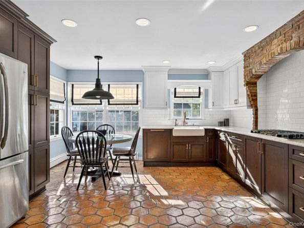 7 Shore Road, Manhasset NY 11030